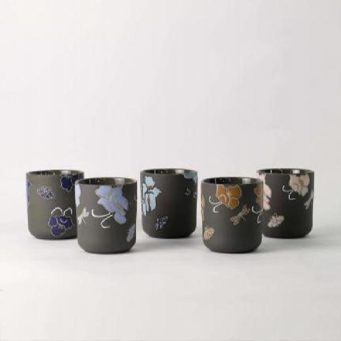 Prečo sa tento jedinečný ručne maľovaný kvetinový svietnik stal novým obľúbencom Instagramu?