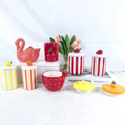 Držiak na kvetiny a ovocie v tvare keramiky