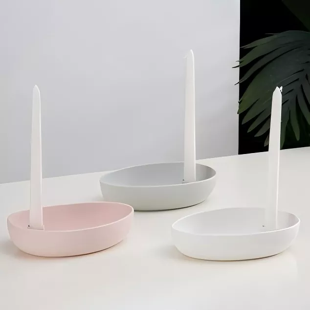 Moderný oválny keramický svietnik